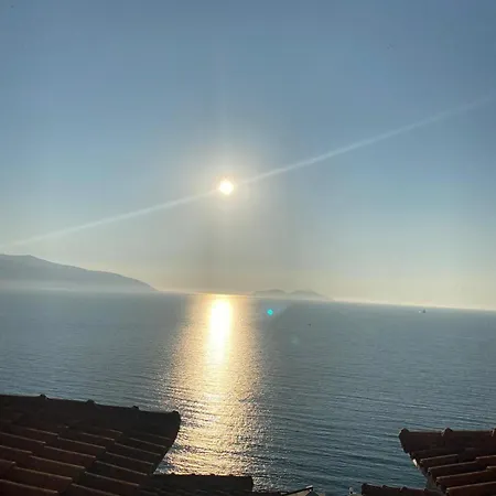 Sea View Apartment *